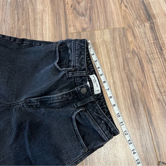 Abercrombie & Fitch Curve Love High Rise Mom Jean - Picture 9 of 9